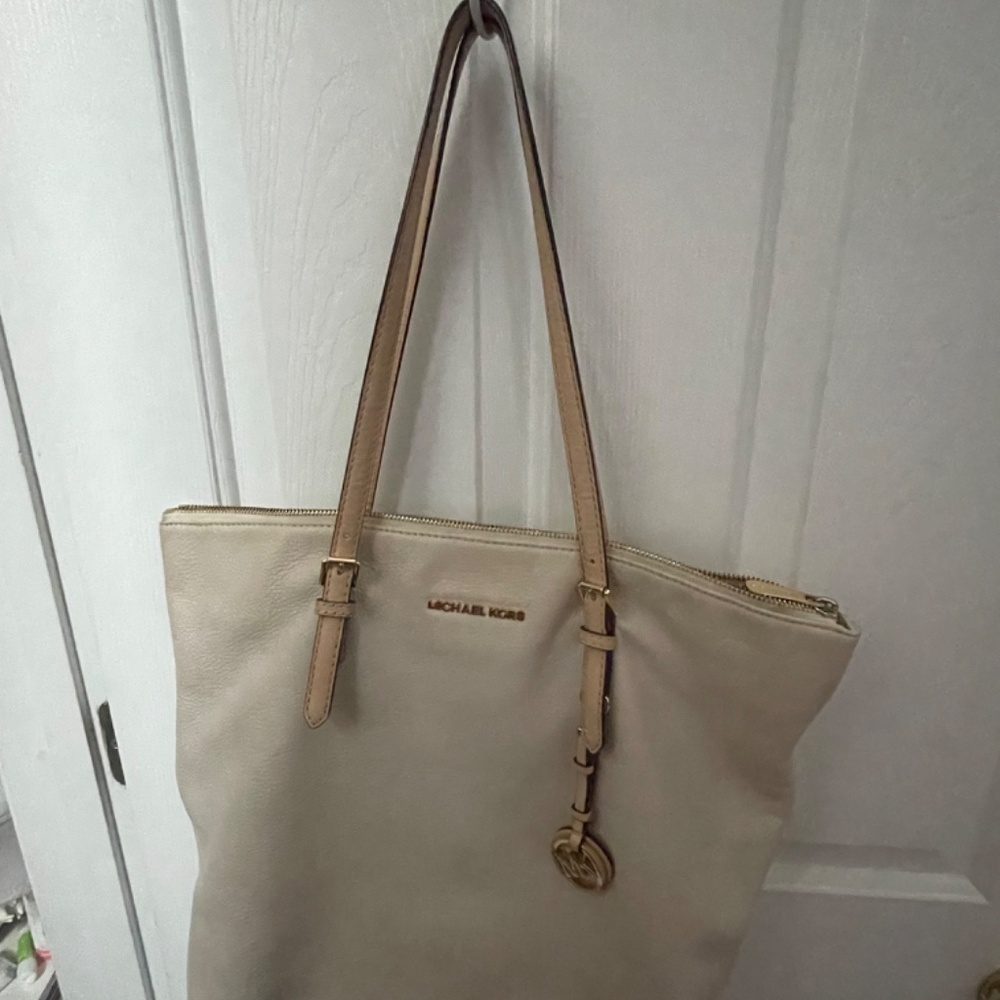 Michael Kors Handbag - Picture 4 of 4
